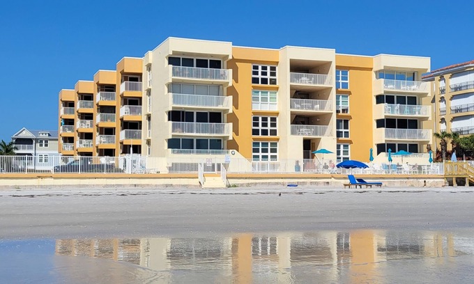 Redington Beach Condo | Affordable! Beautiful Gulf-front Condo on Quiet Beach. Distinctive Open Architec