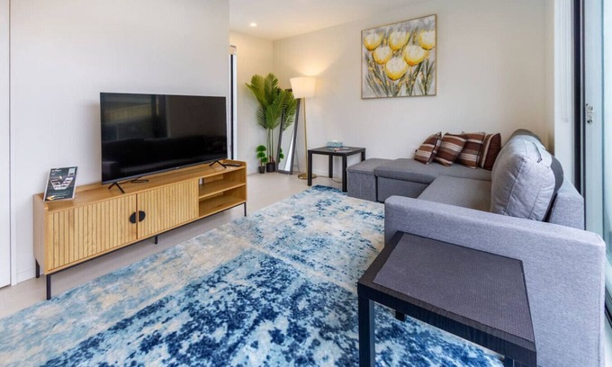 Christchurch House | Affordable Comfort 2BR with Carpark