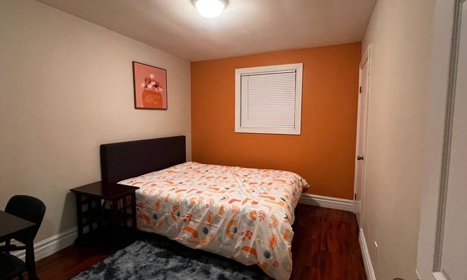 South Central House | Affordable Downtown Private Room in a House (Ferdowsi)