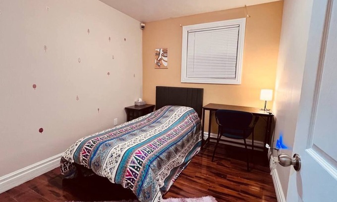 South Central House | Affordable Downtown Private Room in a House (Rumi)