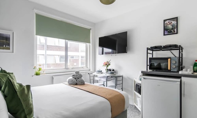 Southgate Apartment | Affordable En-Suite Studio Rooms in London, N14 4B