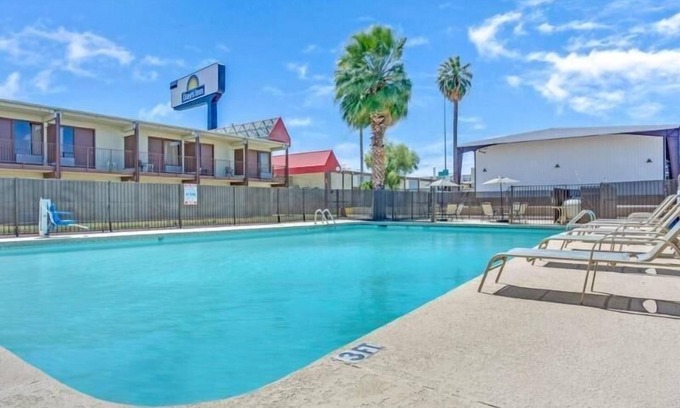 Downtown Tucson Resort | Affordable Getaway! Free Parking, Outdoor Pool, Close to Reid Park Zoo