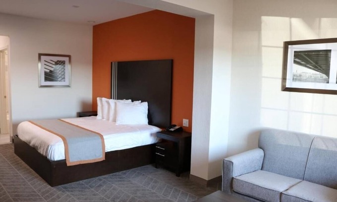 Humble Hotel | Affordable Hotel with Shuttle Service, Perfect for Overnight Airport Stays