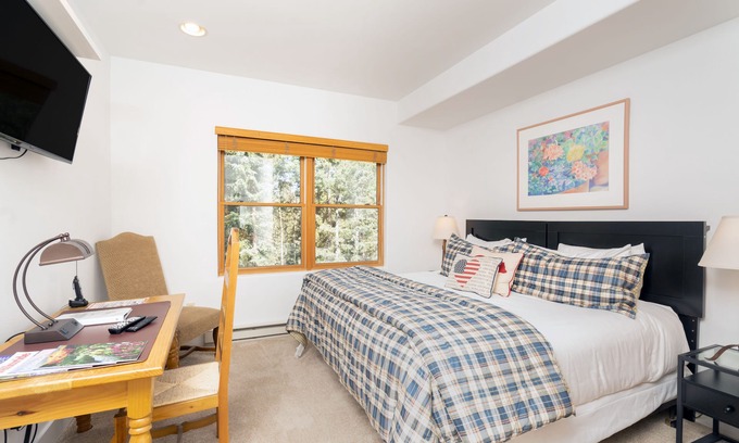 Mountain Village Hotel | Affordable Lock-Off Hotel Room With Amenities