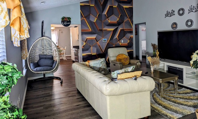 West Newton House | Affordable Lodge in Indianapolis