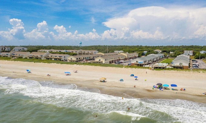 Pine Knoll Shores House | Affordable luxury on the beach!