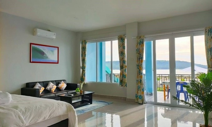 Nias Resort | Affordable luxury Deluxe oceanfront suite