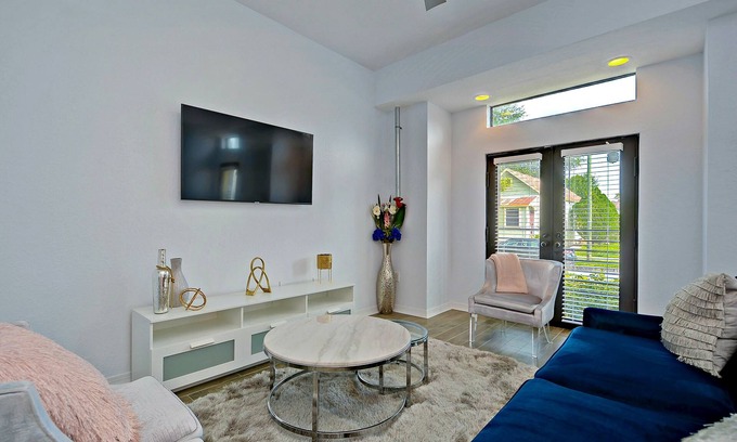 Historic Ybor Condo | Affordable modern luxury in YBOR City -Downtown Tampa - 10% Weekly Discount