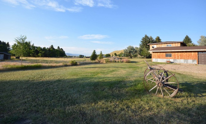 Emigrant Apartment | Affordable newly constructed apartment, walking distance to Yellowstone River