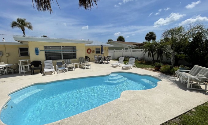 Aqua Vista Circles House | Affordable Pool & Beach Cottage, Second Home from Beach, 400 feet to the beach