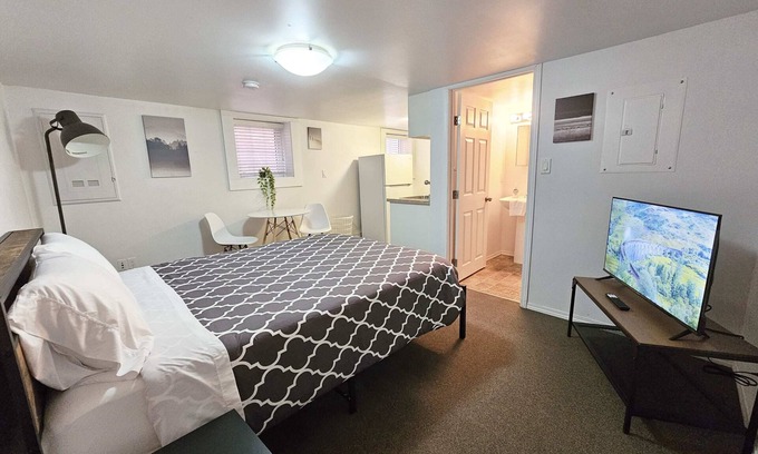 Moose Jaw Apartment | Affordable, Queen Bed, Parking, Downtown, A+, WiFi