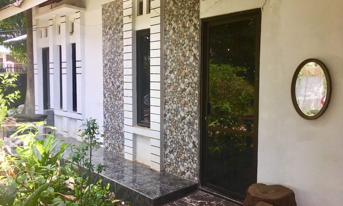 Kebayoran Lama House | Affordable Room with Private Bathroom