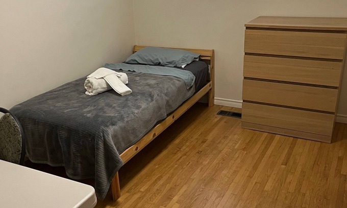 Richmond House | Affordable, safe, and quiet 15 min from YVR and 5 min walk to great strip mall