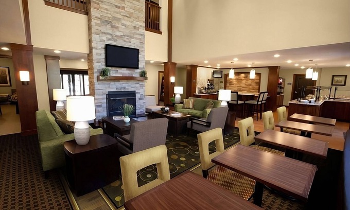 Las Colinas Hotel | Affordable Stay Close to Texas Lottery Plaza! FREE Breakfast, Pets Allowed!