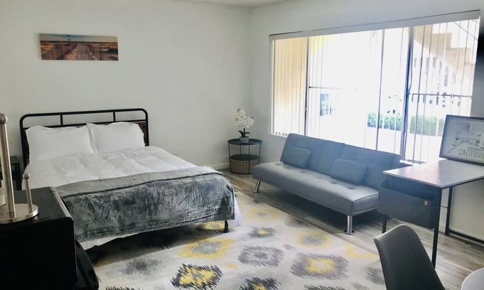 Sawtelle Apartment | Affordable studio w/parking in West LA, SM Beach, UCLA, SMC