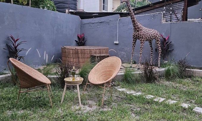 Mikocheni House | African Décor House - City Centre Sleeps 10 -King Beds - 5G Wi-Fi - Hottub - PS4