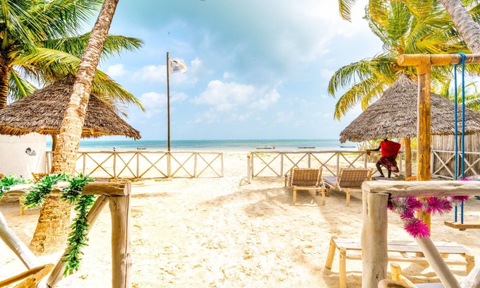 Bwejuu Beach House | African Paradise Beach Hotel