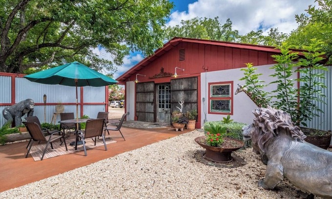 Comfort House | African-Themed Retreat: Kooyah