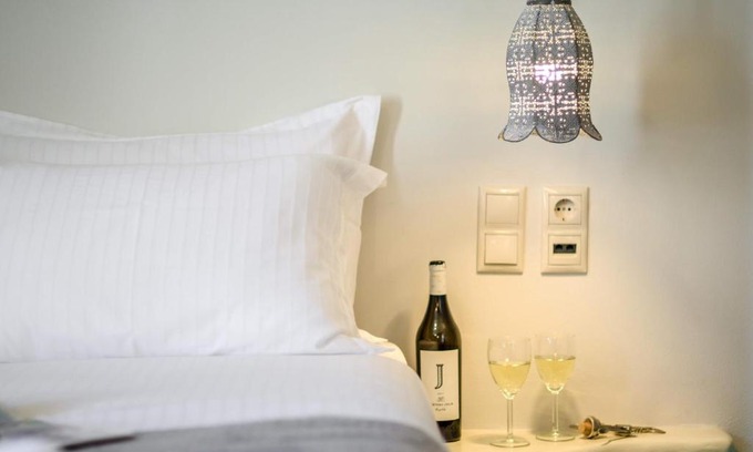 Schinoussa Town Apartment | Africanis Suites