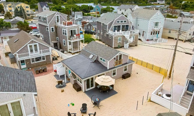 Plymouth House | After Dune Delight