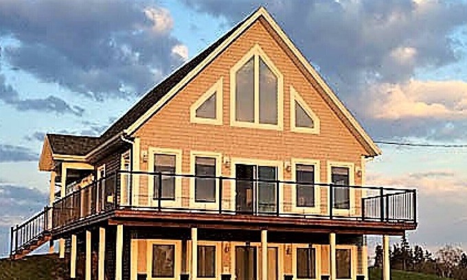 Brackley Beach House | Afterglow Cottage - Waterview & Just 5 min to Nat'l Park Beaches!