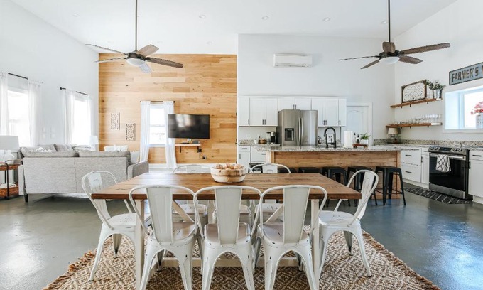 Afton House | Afton Clubhouse