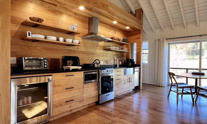 Afton House | Aftonshire Cottage - Heart of Afton's Wine Region