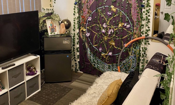 Taylor House | Agape Abode is a unique 420 friendly "hippie playhouse" with a style all its own