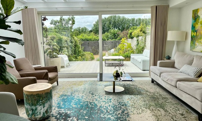 Trumpington House | Agate House n4-bedroom house in enchanting Trumpington with WiFi