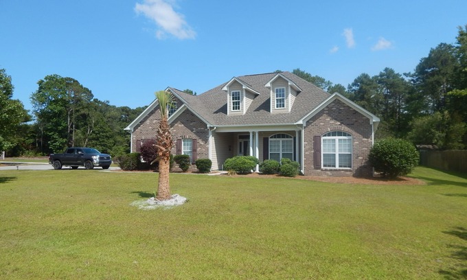 Hampstead House | Agave Palms On Gold Leaf-BeachLife,Private Large Backyard,Grill,FirePit + More!