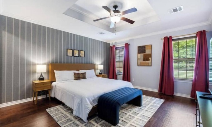 Wellborn House | Aggie Escape 4BR+Fire Pit + Yard Games Near A&M
