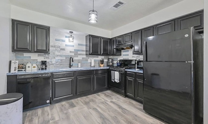 Southwood Valley House | Aggie House ~ The Perfect convenient family getaway!