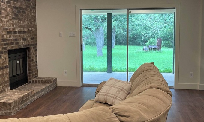 Caldwell House | Aggieland Country on 10 acres, 8 minutes to lake Somerville and 20 to Kyle Field