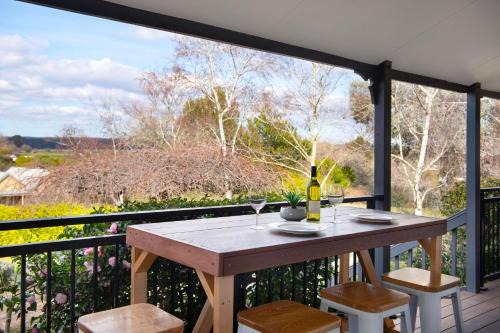 Daylesford House | Aggies Way - dog friendly with panoramic views
