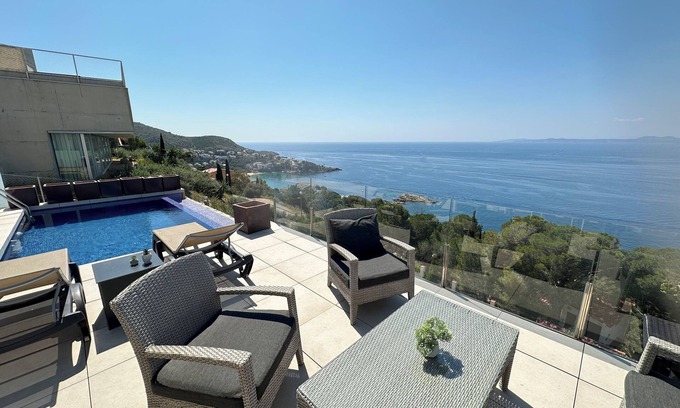 Almadraba-Canyelles House | Agi Turo Villa 2 Casa for rent in Roses Girona.