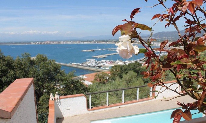 Almadraba-Canyelles House | Agi Villa Poncella Casa for rent in Roses Girona.