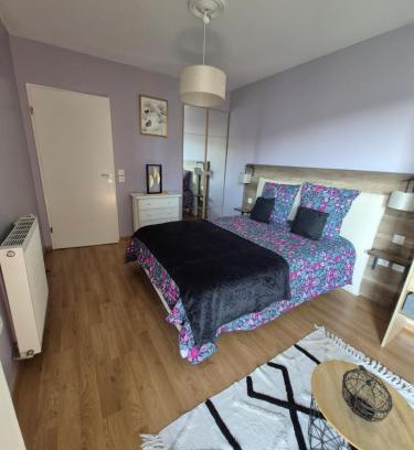 Chartres Apartment | Agréable Appartement avec Balcon
