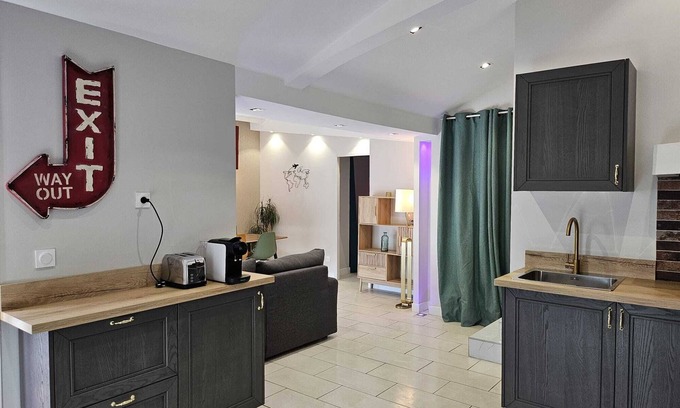 Saint-Victoret House | Agréable Logement Avec Terrasse