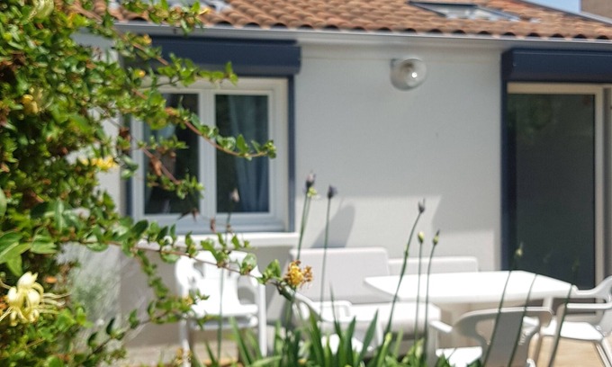 Quartier du Stade House | Agréable Maison, Plage à Pied, Jardin Clos et Parking
