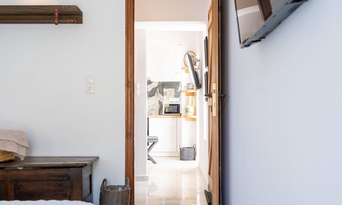 Limni Vouliagmenis House | Agrambeli Apartment 5/7 at Heraion Lagoon