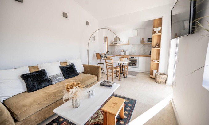 Limni Vouliagmenis House | Agrambeli Apartment 6/7 at Heraion Lagoon