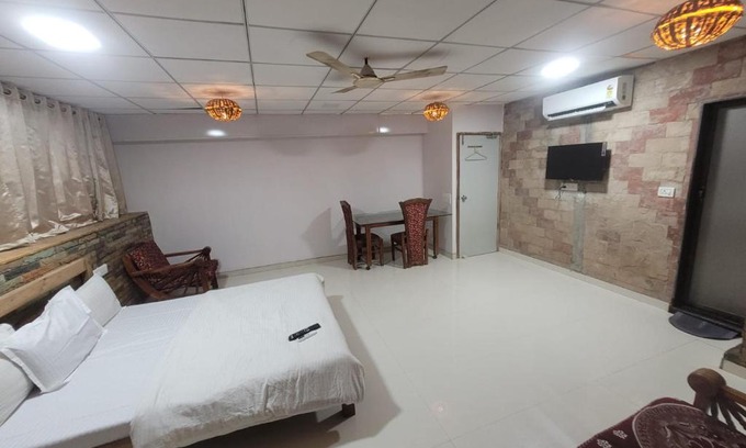 Chembur East Bed & Breakfast | AGRAWAL BHAVAN BUDGET COUPLE FRINDLY Stay only for indians