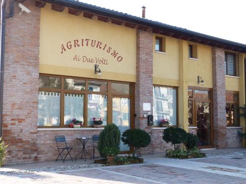 Dossobuono House | Agriturismo Ai Due Volti