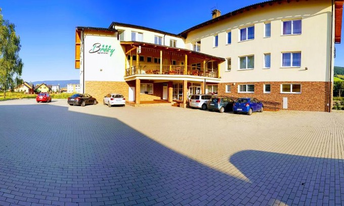 Hrustin House | Agrohotel Tri Brezy