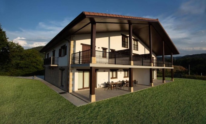 Urnieta House | Agroturismo Basitegi
