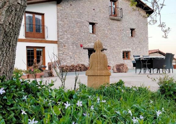 Deba House | Agroturismo Erlete Goikoa -ESTAMOS EN EL CAMINO DE SANTIAGO -WE ARE ON THE CAMINO DE SANTIAGO