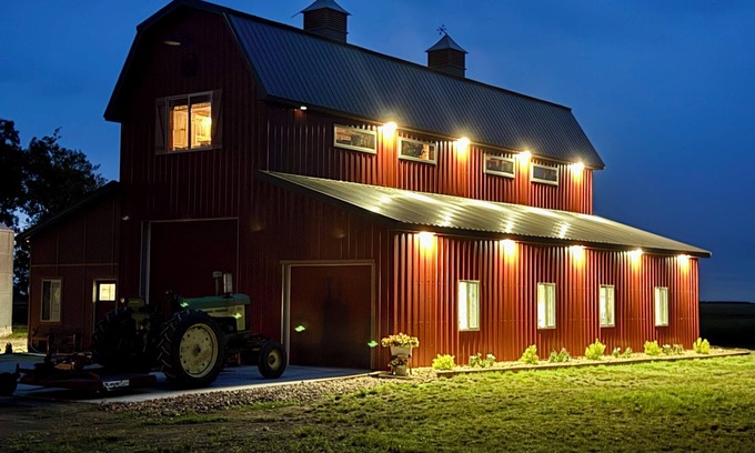 Hutchinson County House | -AH Barn has very unique accommodations with great views in the SD prairie. .