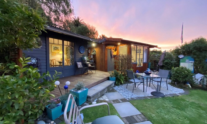 Nelson Bed & Breakfast | Ah House Nelson City B&B