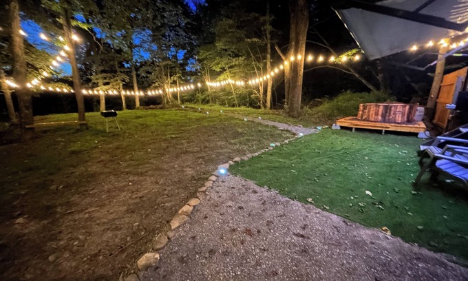 Buckhannon House | “Ah Private Hideout” with AC and Hot Tub in Buckhannon - 4 beds for a cozy stay