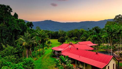 Aloomba House | Ahana Hillside - Scenic Stay Near Cairns